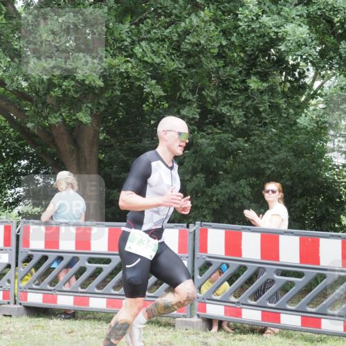 21.06.2025 - 27. Vierlanden-Triathlon KatJ http://msf.ph/oto/7998304 15.06.2025 12:52:36 Ziel 735 meine-sportfotos.de