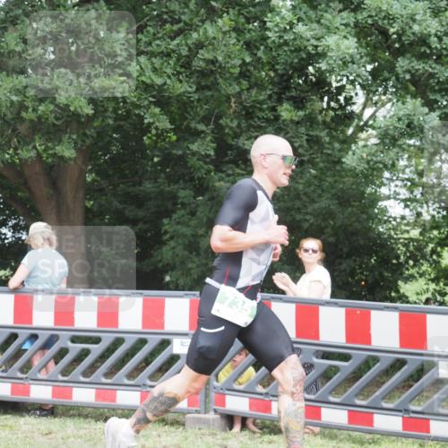 21.06.2025 - 27. Vierlanden-Triathlon KatJ http://msf.ph/oto/7998318 15.06.2025 12:52:36 Ziel 735 meine-sportfotos.de