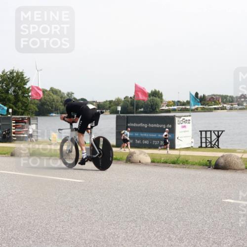 21.06.2025 - 27. Vierlanden-Triathlon H.Heesch http://msf.ph/oto/7998330 15.06.2025 11:36:14 Radfahren 651, 702, 764 meine-sportfotos.de