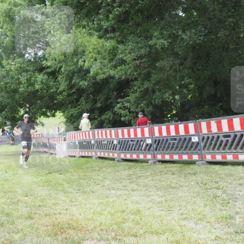 21.06.2025 - 27. Vierlanden-Triathlon KatJ http://msf.ph/oto/7998332 15.06.2025 12:52:57 Ziel 822 meine-sportfotos.de