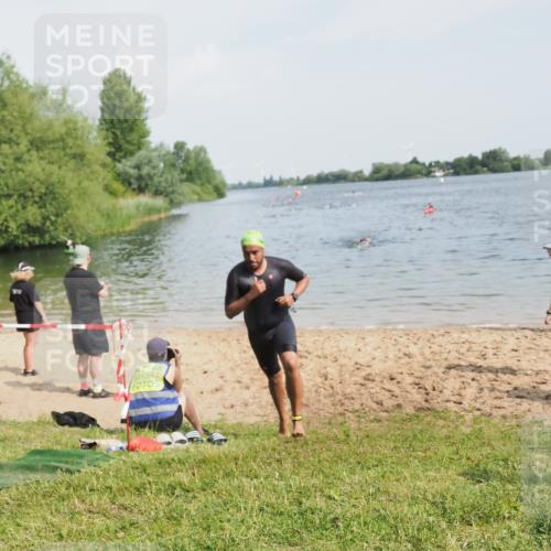21.06.2025 - 27. Vierlanden-Triathlon MichiJ http://msf.ph/oto/7998337 15.06.2026 10:02:17 Schwimmen 317 meine-sportfotos.de