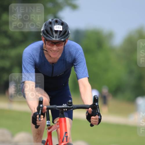 21.06.2025 - 27. Vierlanden-Triathlon H.Heesch http://msf.ph/oto/7998340 15.06.2025 12:28:07 Radfahren 845, 857, 892 meine-sportfotos.de