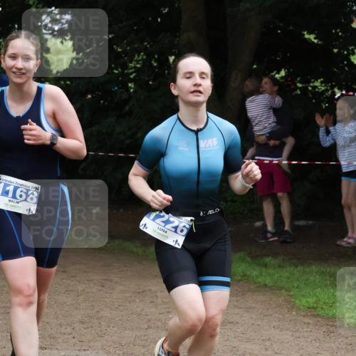 21.06.2025 - 27. Vierlanden-Triathlon Lena Gebhardt http://msf.ph/oto/7998341 15.06.2025 13:56:35 Laufen 20, 1168, 2025, 1226, 4 meine-sportfotos.de