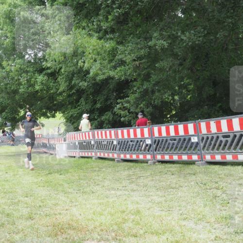 21.06.2025 - 27. Vierlanden-Triathlon KatJ http://msf.ph/oto/7998352 15.06.2025 12:52:57 Ziel 822 meine-sportfotos.de