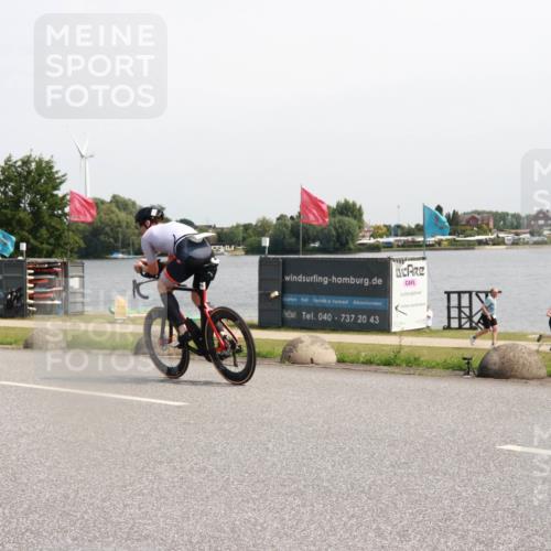 21.06.2025 - 27. Vierlanden-Triathlon H.Heesch http://msf.ph/oto/7998377 15.06.2025 11:36:17 Radfahren 651, 702, 725, 764 meine-sportfotos.de