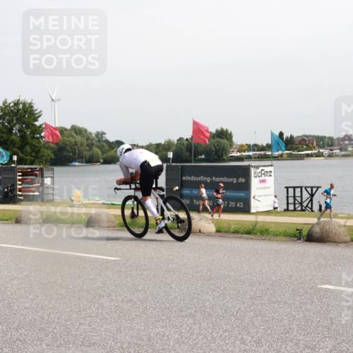 21.06.2025 - 27. Vierlanden-Triathlon H.Heesch http://msf.ph/oto/7998399 15.06.2025 11:36:33 Radfahren 712 meine-sportfotos.de