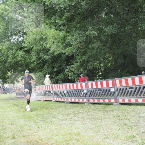 21.06.2025 - 27. Vierlanden-Triathlon KatJ http://msf.ph/oto/7998406 15.06.2025 12:52:58 Ziel 822 meine-sportfotos.de