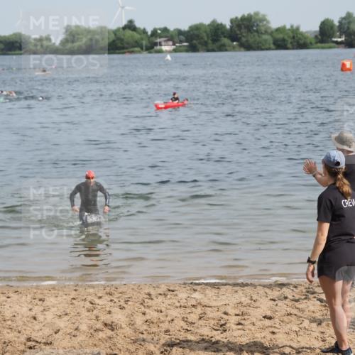21.06.2025 - 27. Vierlanden-Triathlon MichiJ http://msf.ph/oto/7998416 15.06.2026 10:02:34 Schwimmen 397, 405 meine-sportfotos.de