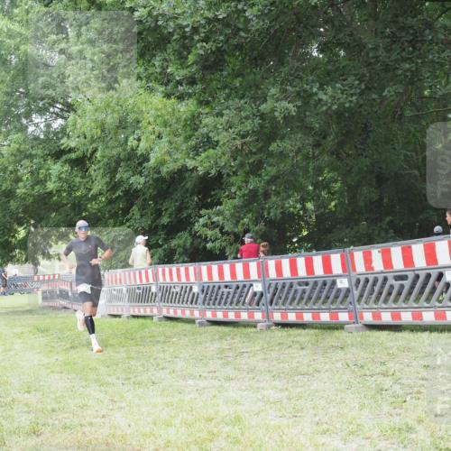 21.06.2025 - 27. Vierlanden-Triathlon KatJ http://msf.ph/oto/7998417 15.06.2025 12:52:58 Ziel 822 meine-sportfotos.de