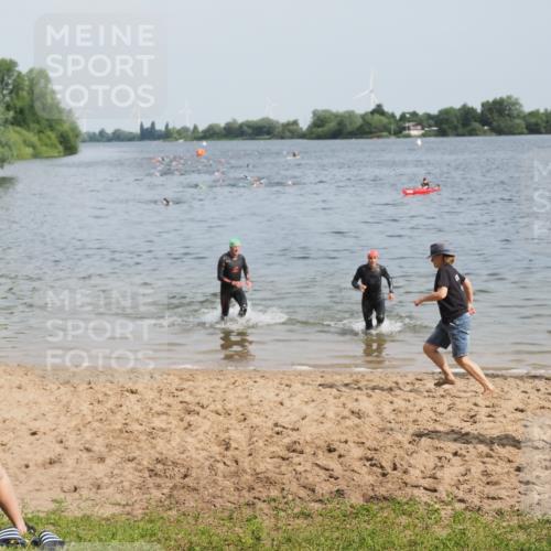 21.06.2025 - 27. Vierlanden-Triathlon MichiJ http://msf.ph/oto/7998421 15.06.2026 10:02:35 Schwimmen 397, 405 meine-sportfotos.de