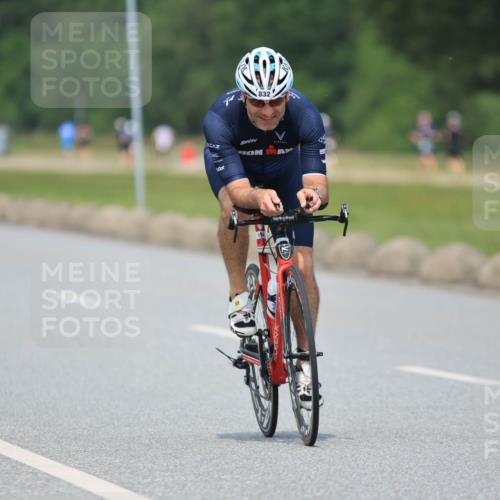 21.06.2025 - 27. Vierlanden-Triathlon H.Heesch http://msf.ph/oto/7998422 15.06.2025 12:28:28 Radfahren 734, 832 meine-sportfotos.de