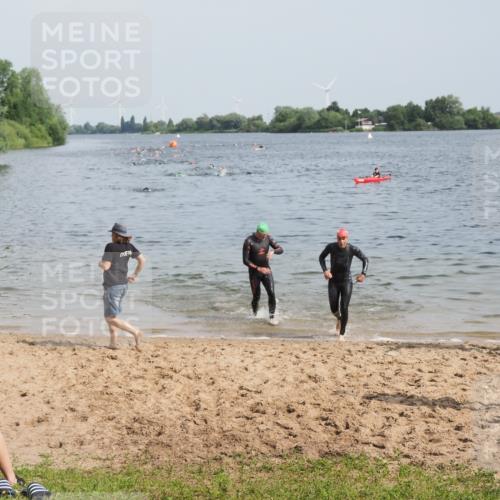 21.06.2025 - 27. Vierlanden-Triathlon MichiJ http://msf.ph/oto/7998426 15.06.2026 10:02:37 Schwimmen 397, 405 meine-sportfotos.de