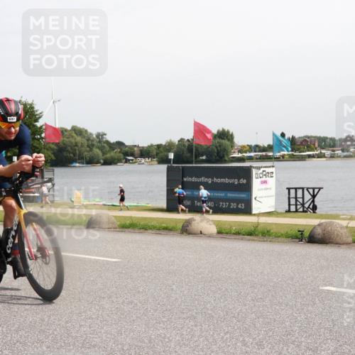 21.06.2025 - 27. Vierlanden-Triathlon H.Heesch http://msf.ph/oto/7998429 15.06.2025 11:36:39 Radfahren 23, 639, 697, 851 meine-sportfotos.de