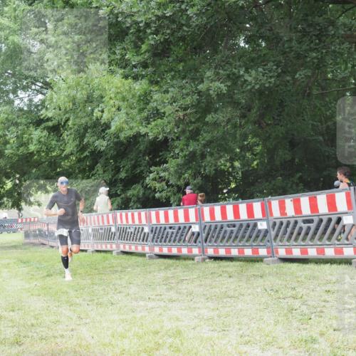 21.06.2025 - 27. Vierlanden-Triathlon KatJ http://msf.ph/oto/7998430 15.06.2025 12:52:58 Ziel 822 meine-sportfotos.de