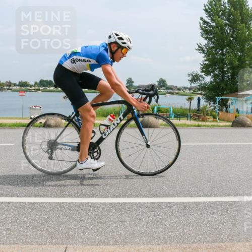 21.06.2025 - 27. Vierlanden-Triathlon H.Heesch http://msf.ph/oto/7998434 15.06.2025 12:30:41 Radfahren 739, 828, 952 meine-sportfotos.de