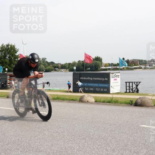 21.06.2025 - 27. Vierlanden-Triathlon H.Heesch http://msf.ph/oto/7998444 15.06.2025 11:36:40 Radfahren 23, 639, 697, 851 meine-sportfotos.de