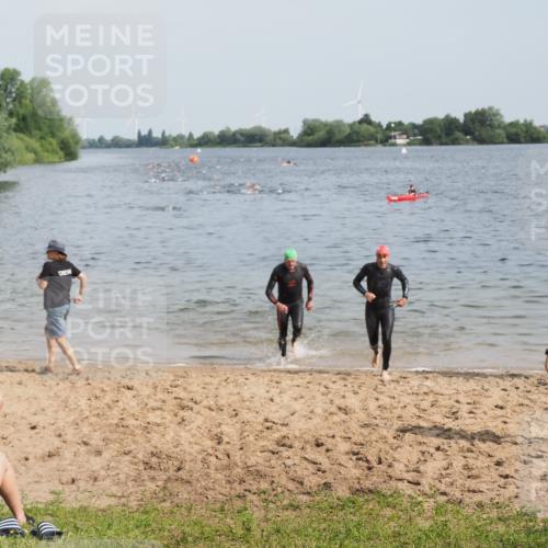 21.06.2025 - 27. Vierlanden-Triathlon MichiJ http://msf.ph/oto/7998449 15.06.2026 10:02:38 Schwimmen 397, 405 meine-sportfotos.de