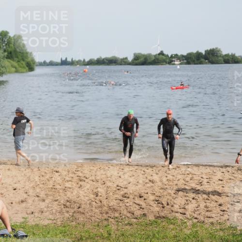 21.06.2025 - 27. Vierlanden-Triathlon MichiJ http://msf.ph/oto/7998460 15.06.2026 10:02:38 Schwimmen 397, 405 meine-sportfotos.de