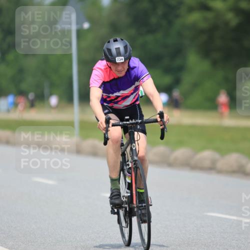 21.06.2025 - 27. Vierlanden-Triathlon H.Heesch http://msf.ph/oto/7998471 15.06.2025 12:28:35 Radfahren 734 meine-sportfotos.de