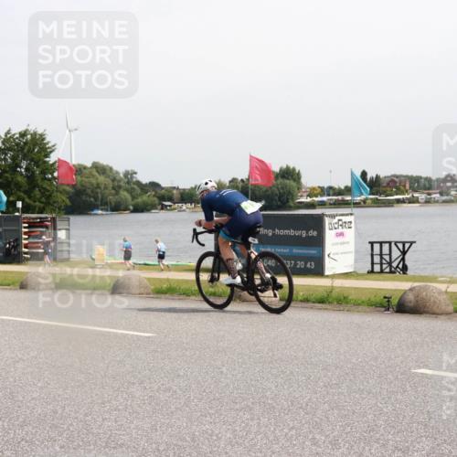 15.06.2025 - 27. Vierlanden-Triathlon H.Heesch http://msf.ph/oto/7998484 15.06.2025 11:36:42 Radfahren 23, 639, 697, 851 meine-sportfotos.de