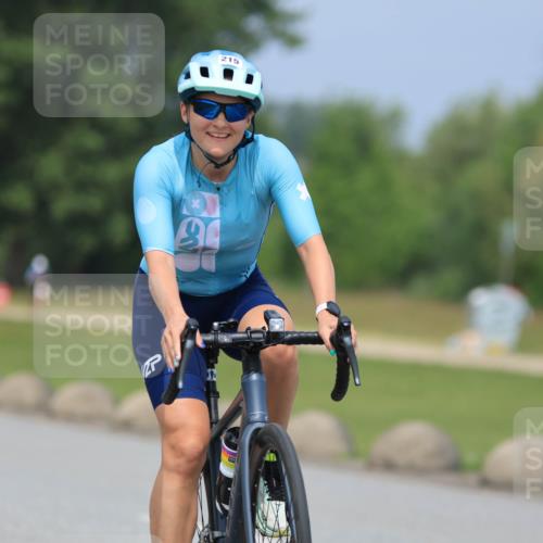 21.06.2025 - 27. Vierlanden-Triathlon H.Heesch http://msf.ph/oto/7998492 15.06.2025 12:28:57 Radfahren 215 meine-sportfotos.de