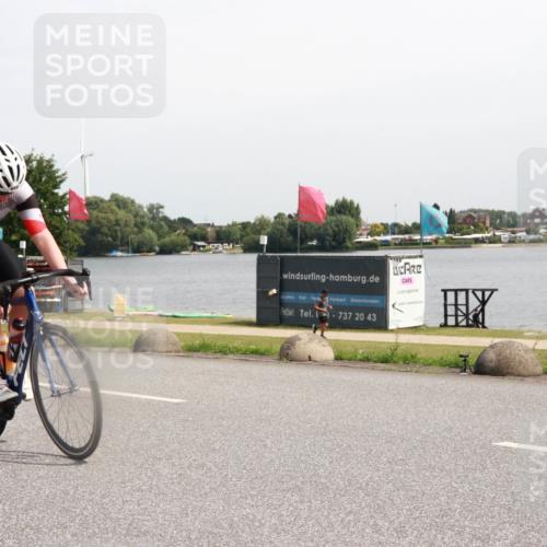 15.06.2025 - 27. Vierlanden-Triathlon H.Heesch http://msf.ph/oto/7998509 15.06.2025 11:36:49 Radfahren 688, 749 meine-sportfotos.de