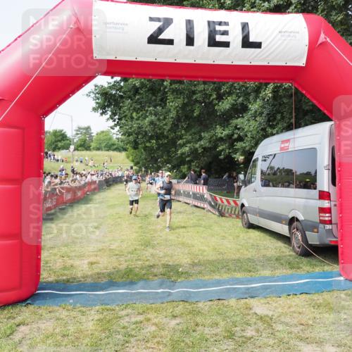 21.06.2025 - 27. Vierlanden-Triathlon MichiJ http://msf.ph/oto/7998513 15.06.2026 11:21:57 Ziel 315, 396, 406 meine-sportfotos.de