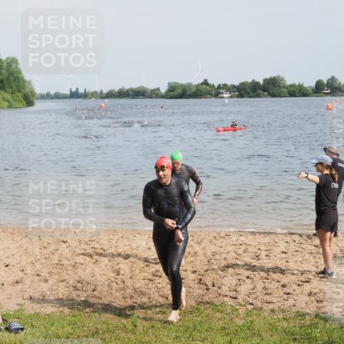 21.06.2025 - 27. Vierlanden-Triathlon MichiJ http://msf.ph/oto/7998529 15.06.2026 10:02:41 Schwimmen 397, 405 meine-sportfotos.de