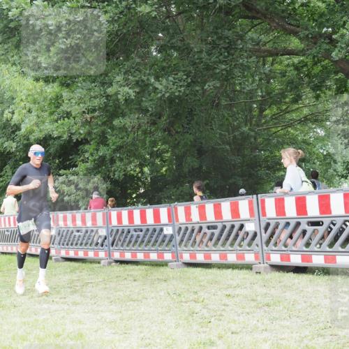 21.06.2025 - 27. Vierlanden-Triathlon KatJ http://msf.ph/oto/7998537 15.06.2025 12:52:59 Ziel 822 meine-sportfotos.de
