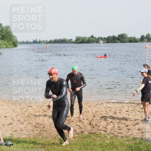 21.06.2025 - 27. Vierlanden-Triathlon MichiJ http://msf.ph/oto/7998538 15.06.2026 10:02:41 Schwimmen 397, 405 meine-sportfotos.de