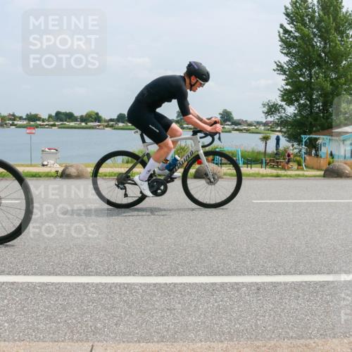 21.06.2025 - 27. Vierlanden-Triathlon H.Heesch http://msf.ph/oto/7998547 15.06.2025 12:30:59 Radfahren 791, 970 meine-sportfotos.de
