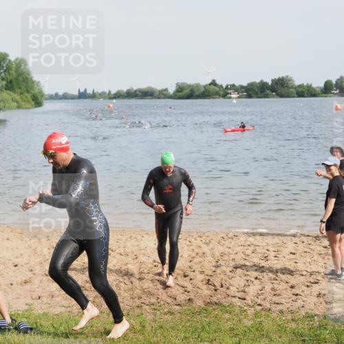 21.06.2025 - 27. Vierlanden-Triathlon MichiJ http://msf.ph/oto/7998554 15.06.2026 10:02:41 Schwimmen 397, 405 meine-sportfotos.de