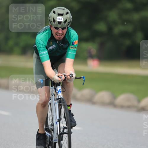 21.06.2025 - 27. Vierlanden-Triathlon H.Heesch http://msf.ph/oto/7998556 15.06.2025 12:29:08 Radfahren 963 meine-sportfotos.de