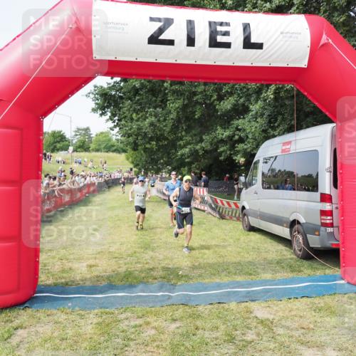 21.06.2025 - 27. Vierlanden-Triathlon MichiJ http://msf.ph/oto/7998559 15.06.2026 11:21:57 Ziel 315, 396, 406 meine-sportfotos.de
