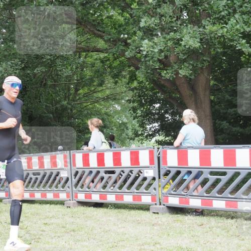 21.06.2025 - 27. Vierlanden-Triathlon KatJ http://msf.ph/oto/7998573 15.06.2025 12:53:00 Ziel 822 meine-sportfotos.de