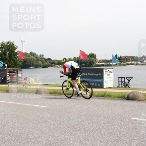 15.06.2025 - 27. Vierlanden-Triathlon H.Heesch http://msf.ph/oto/7998574 15.06.2025 11:37:05 Radfahren 125 meine-sportfotos.de