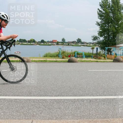 21.06.2025 - 27. Vierlanden-Triathlon H.Heesch http://msf.ph/oto/7998580 15.06.2025 12:31:16 Radfahren 750 meine-sportfotos.de