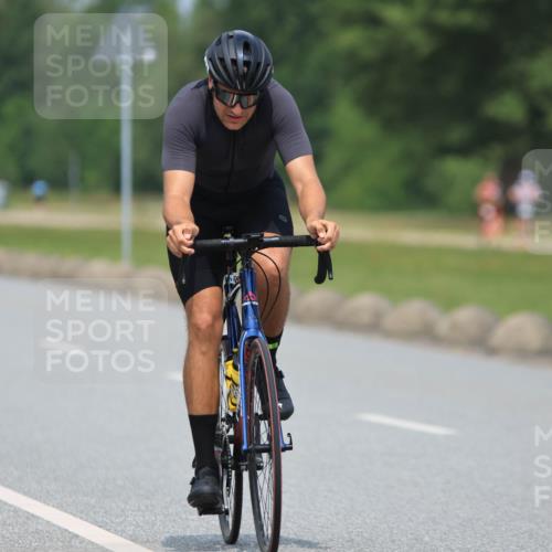 21.06.2025 - 27. Vierlanden-Triathlon H.Heesch http://msf.ph/oto/7998602 15.06.2025 12:29:17 Radfahren 684, 958 meine-sportfotos.de