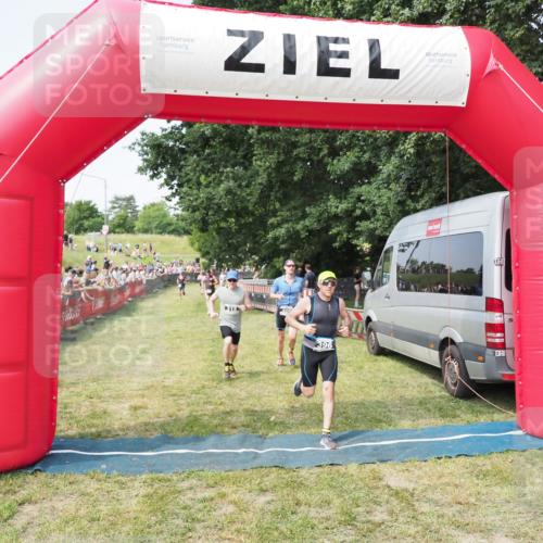 21.06.2025 - 27. Vierlanden-Triathlon MichiJ http://msf.ph/oto/7998604 15.06.2026 11:21:58 Ziel 315, 396, 406 meine-sportfotos.de