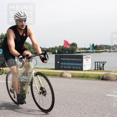 15.06.2025 - 27. Vierlanden-Triathlon H.Heesch http://msf.ph/oto/7998612 15.06.2025 11:37:05 Radfahren 125 meine-sportfotos.de