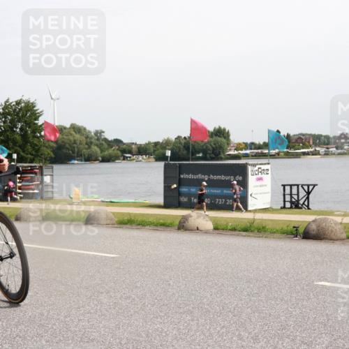 15.06.2025 - 27. Vierlanden-Triathlon H.Heesch http://msf.ph/oto/7998638 15.06.2025 11:37:22 Radfahren 741 meine-sportfotos.de