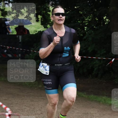21.06.2025 - 27. Vierlanden-Triathlon Lena Gebhardt http://msf.ph/oto/7998660 15.06.2025 13:57:26 Laufen  meine-sportfotos.de