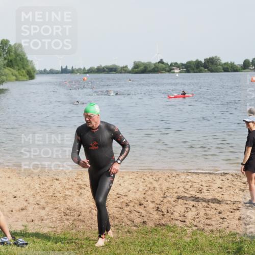 21.06.2025 - 27. Vierlanden-Triathlon MichiJ http://msf.ph/oto/7998667 15.06.2026 10:02:43 Schwimmen 397, 405 meine-sportfotos.de