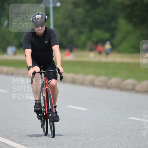 21.06.2025 - 27. Vierlanden-Triathlon H.Heesch http://msf.ph/oto/7998680 15.06.2025 12:29:22 Radfahren 684, 958 meine-sportfotos.de