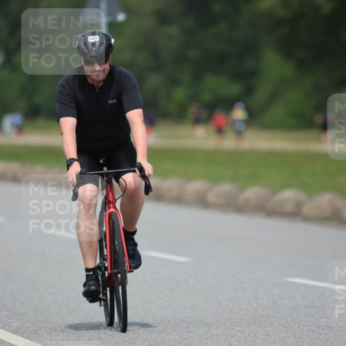 21.06.2025 - 27. Vierlanden-Triathlon H.Heesch http://msf.ph/oto/7998703 15.06.2025 12:29:23 Radfahren 684 meine-sportfotos.de