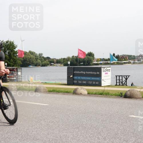 15.06.2025 - 27. Vierlanden-Triathlon H.Heesch http://msf.ph/oto/7998711 15.06.2025 11:37:40 Radfahren 90, 727 meine-sportfotos.de