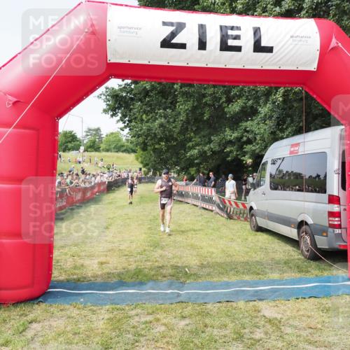 21.06.2025 - 27. Vierlanden-Triathlon MichiJ http://msf.ph/oto/7998730 15.06.2026 11:22:02 Ziel 315, 396, 406, 410 meine-sportfotos.de