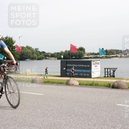 15.06.2025 - 27. Vierlanden-Triathlon H.Heesch http://msf.ph/oto/7998731 15.06.2025 11:37:47 Radfahren 683 meine-sportfotos.de