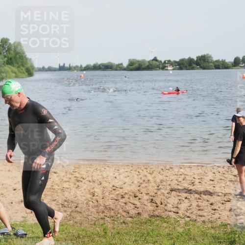 21.06.2025 - 27. Vierlanden-Triathlon MichiJ http://msf.ph/oto/7998739 15.06.2026 10:02:44 Schwimmen 397, 405 meine-sportfotos.de