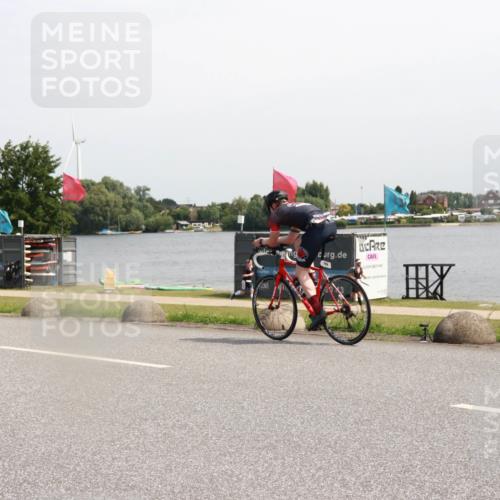 15.06.2025 - 27. Vierlanden-Triathlon H.Heesch http://msf.ph/oto/7998752 15.06.2025 11:37:47 Radfahren 683 meine-sportfotos.de